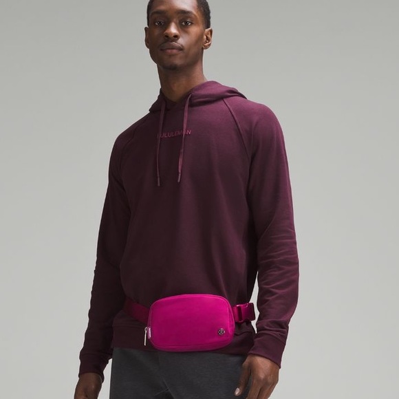 NWT Lululemon Everywhere Belt Bag Wild Berry - Picture 8 of 9
